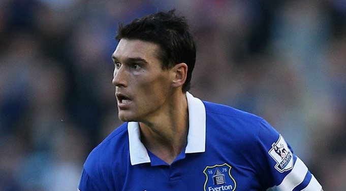 Everton have completed their signing of the summer by recruiting Gareth Barry on a three year deal